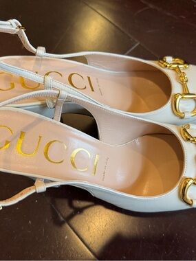 Gucci White Leather Slingback Pumps w/ Gold Horsebit. New.